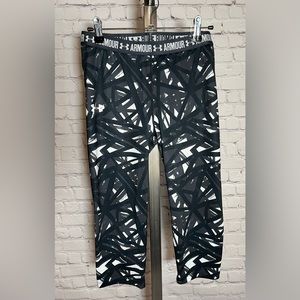 Under Armour womens leggings Size M. Black and White. Excellent Condition.